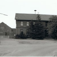 Bis 1971/72 eine Volksschule bis Klasse 9, anschließend bis zu ihrer Schließung 2015 eine Grundschule
